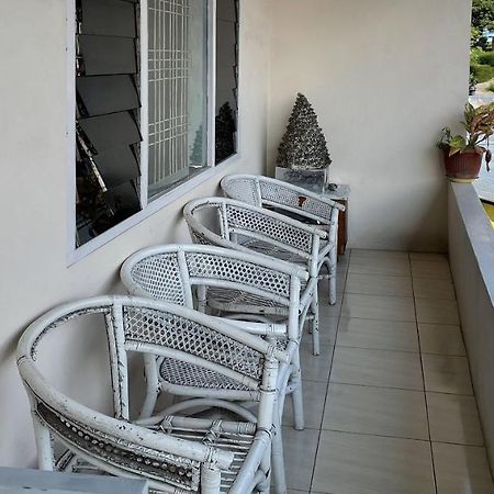 Valencia Homestay Redpartner Parapat Ngoại thất bức ảnh