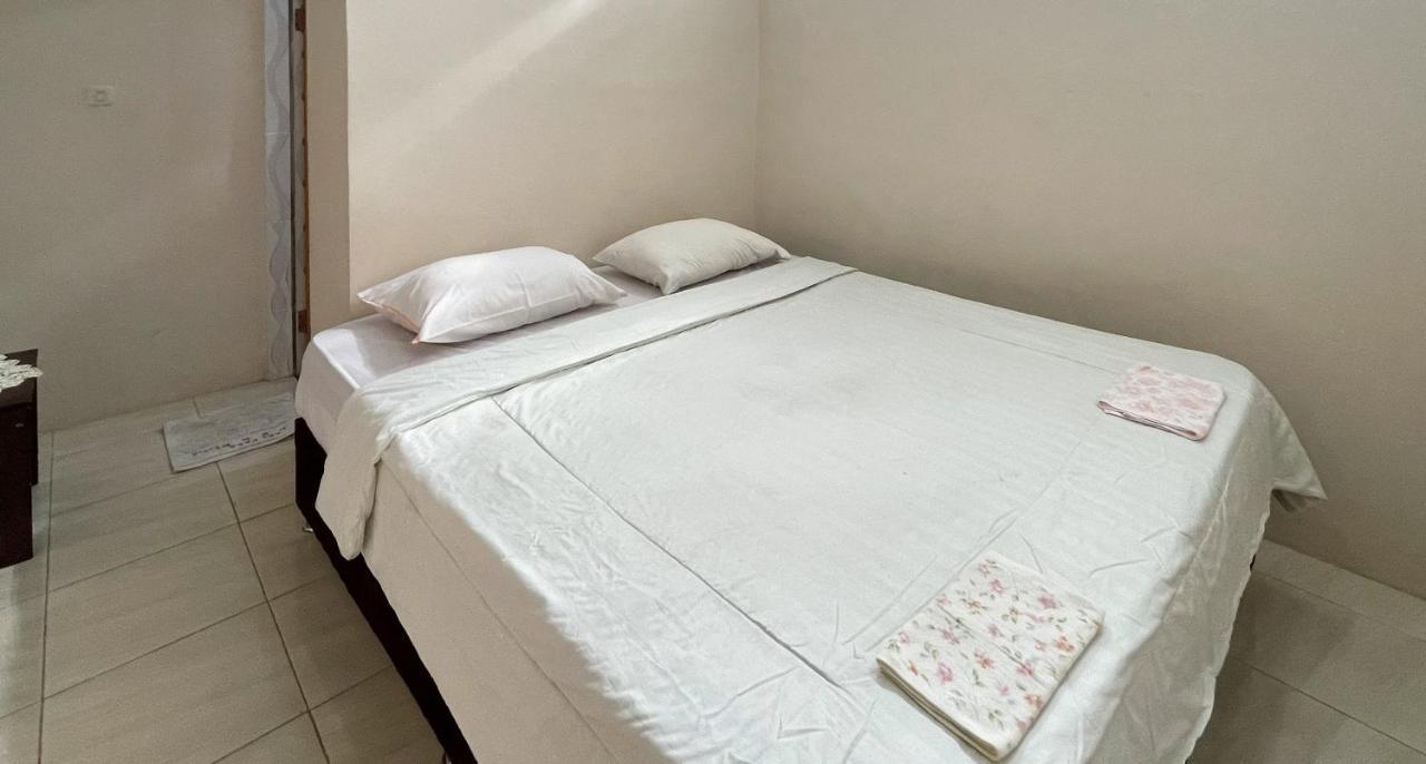 Valencia Homestay Redpartner Parapat Ngoại thất bức ảnh