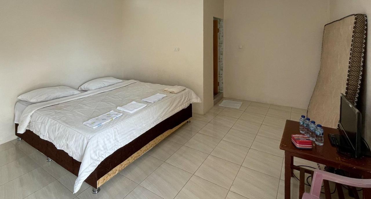 Valencia Homestay Redpartner Parapat Ngoại thất bức ảnh