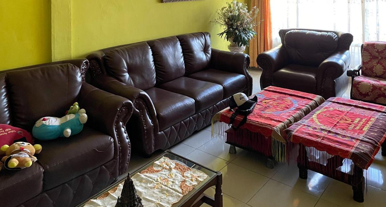Valencia Homestay Redpartner Parapat Ngoại thất bức ảnh